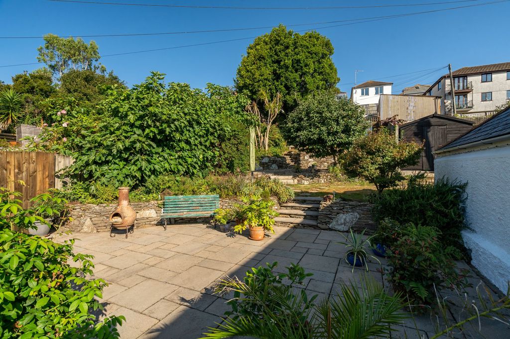 Property photo 2 of 37