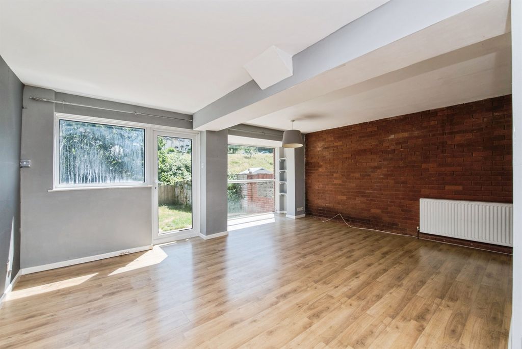 Property photo 2 of 17
