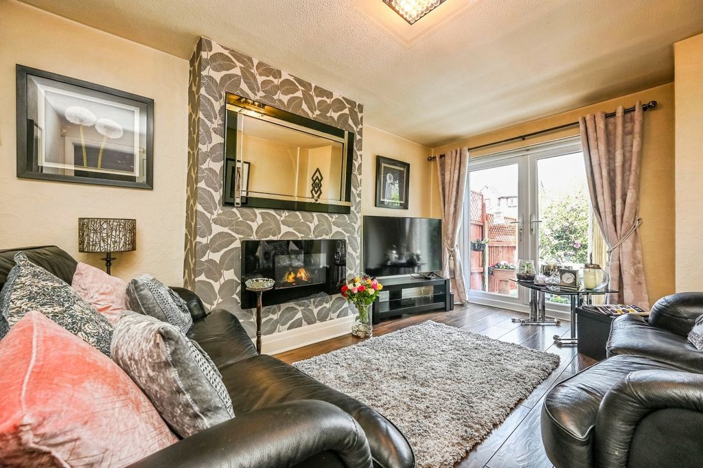 Property photo 3 of 17 Photo