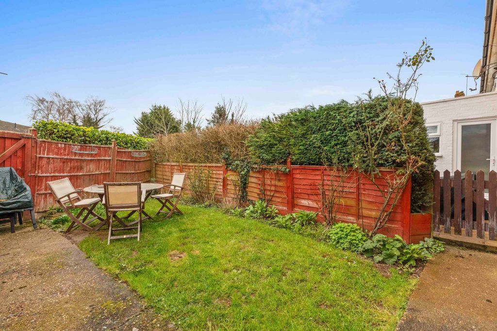 Property photo 2 of 15 4A Sandygate Rd, Sl7 3Az (Low Res)-10