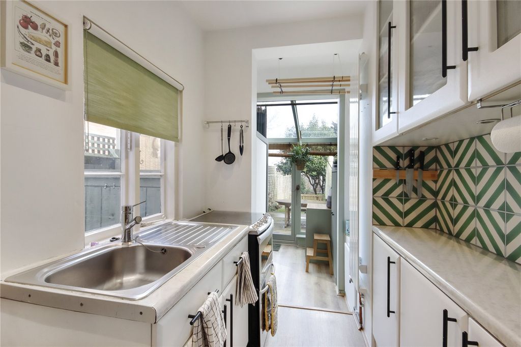 Property photo 3 of 12 Kitchen