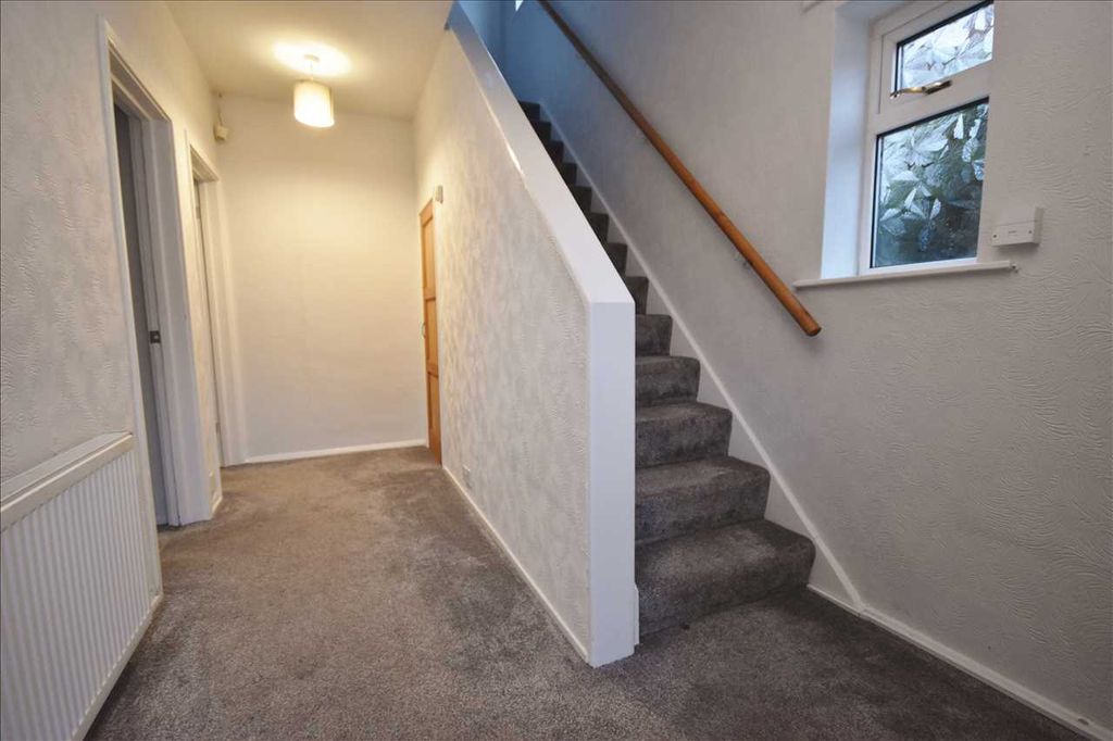 Property photo 2 of 13 Entrance Hall