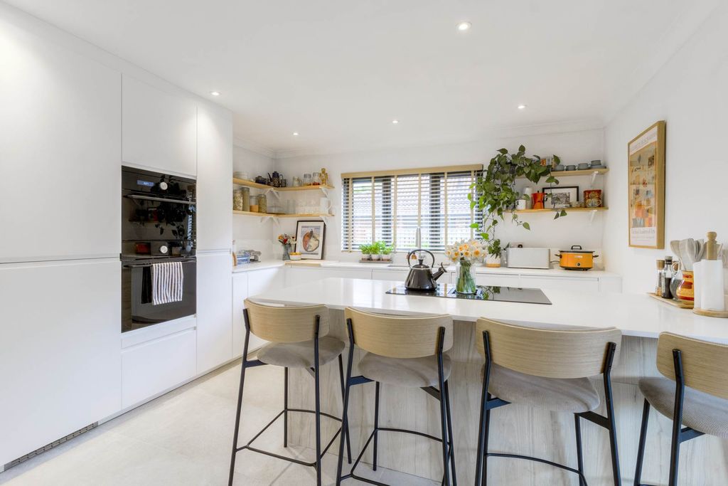 Property photo 2 of 25