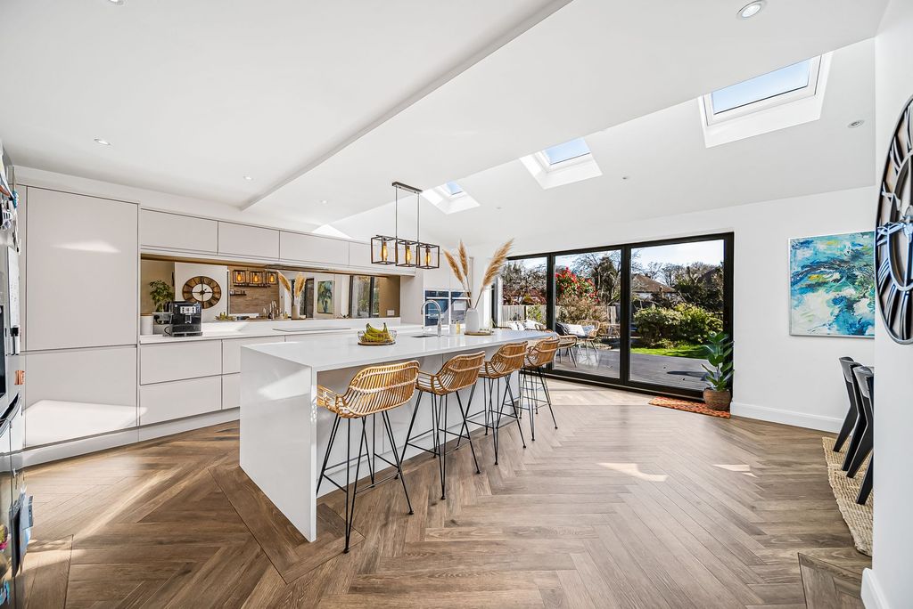 Property photo 2 of 37