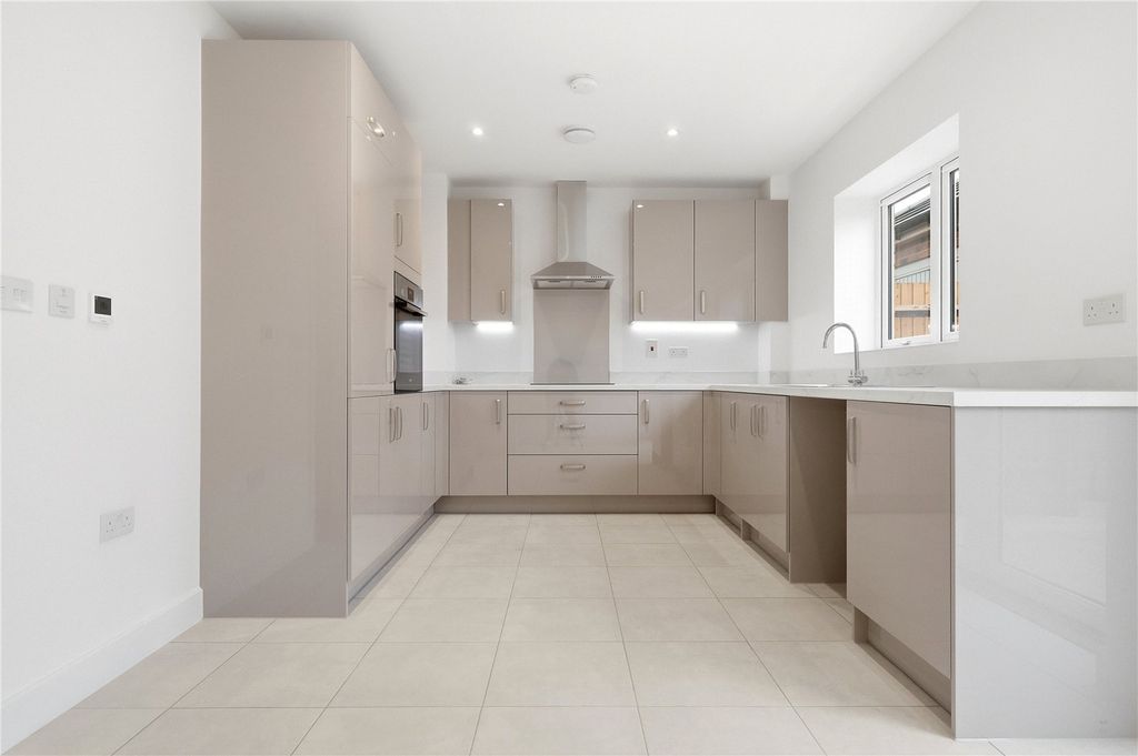 Property photo 2 of 12 Picture No. 23