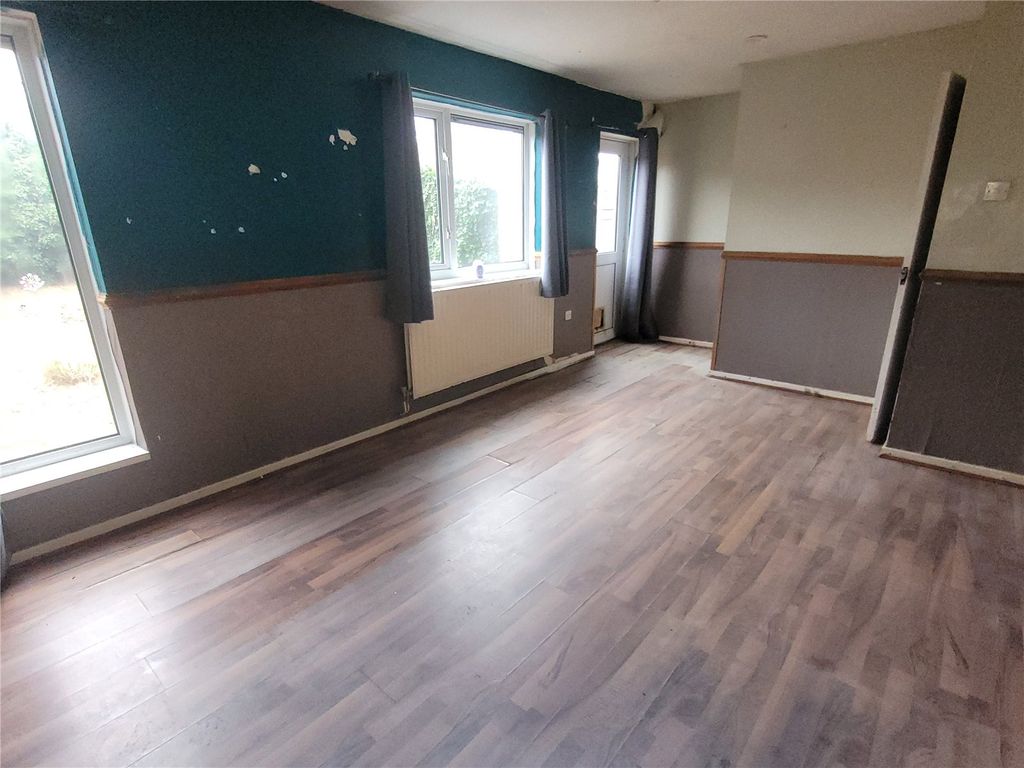 Property photo 3 of 8 Lounge