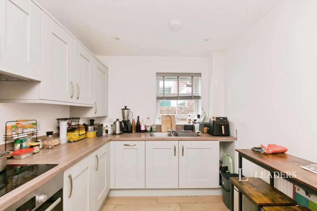 Property photo 2 of 12 Kitchen