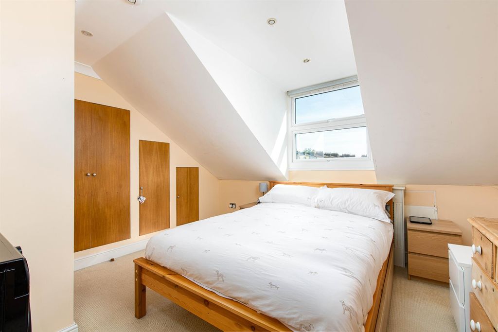 Property photo 3 of 17 Bedroom1_1.Jpg