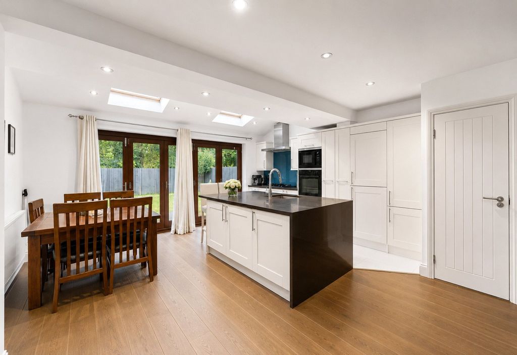 Property photo 3 of 8 Kitchen Dining Room