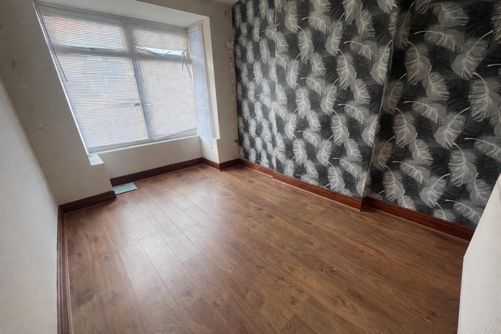 Property photo 2 of 8 Image