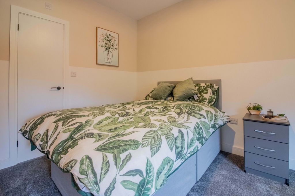 Property photo 1 of 10 E-2