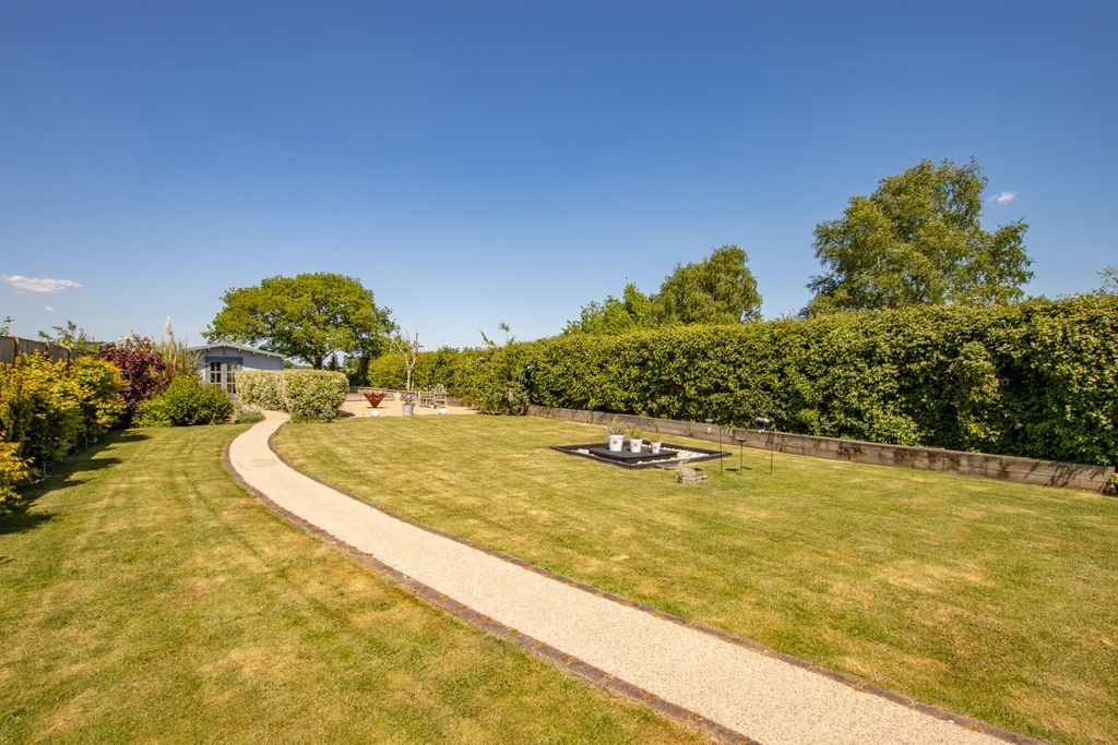 Property photo 2 of 46 4172425