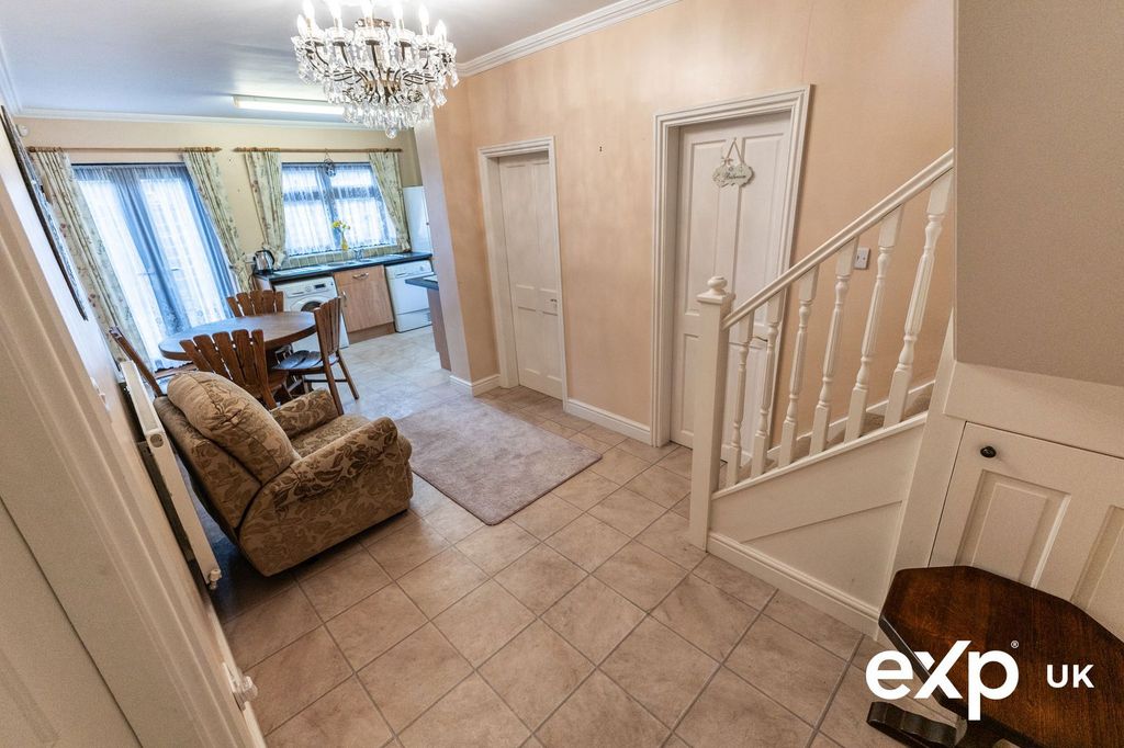 Property photo 3 of 27