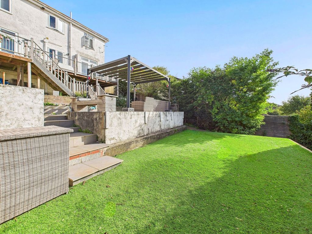 Property photo 2 of 36