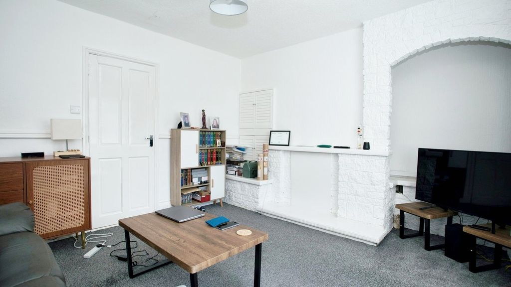 Property photo 2 of 14