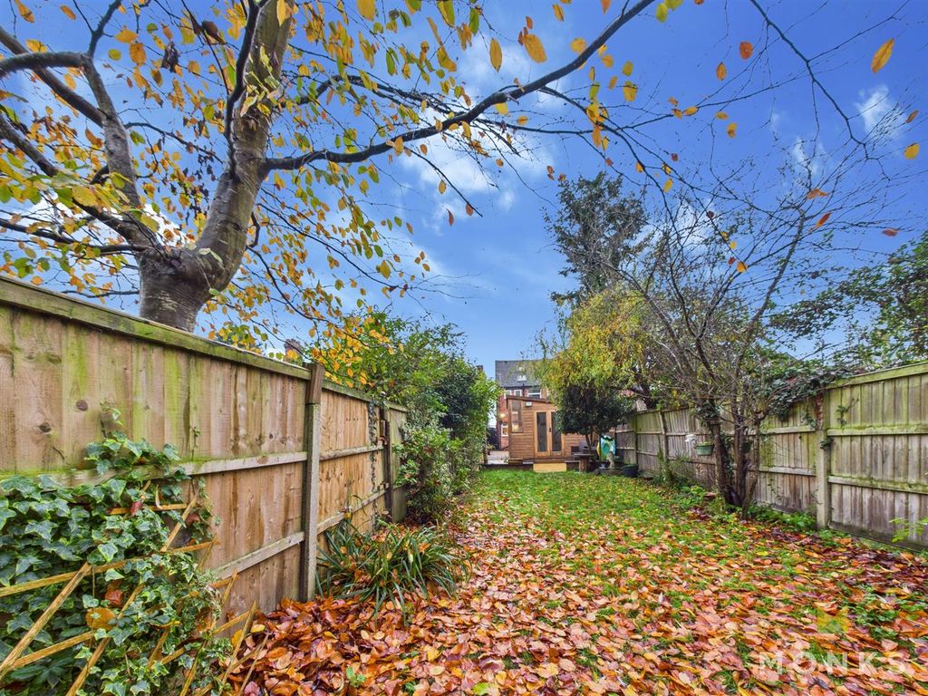 Property photo 3 of 17 Cam01348G0-Pr0771-Still029.Jpg