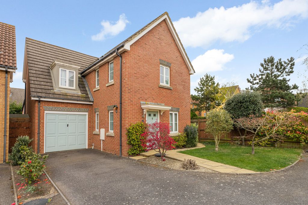 Property photo 1 of 18 Front / Parking