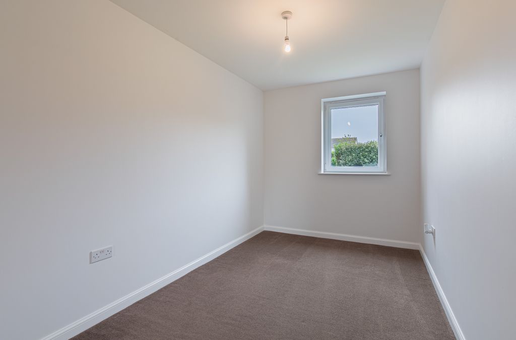 Property photo 3 of 15 Bed1Angle1