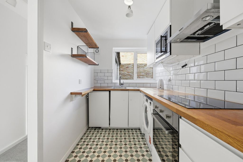 Property photo 3 of 17 Kitchen