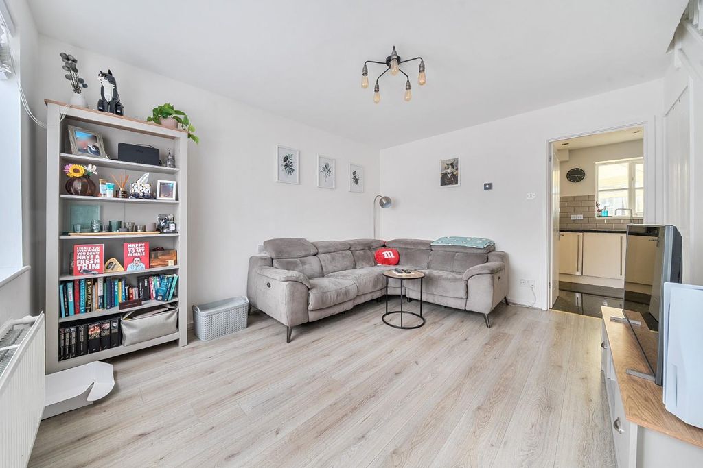 Property photo 3 of 15 1375086-16-690485Cbc7Baf.Jpg