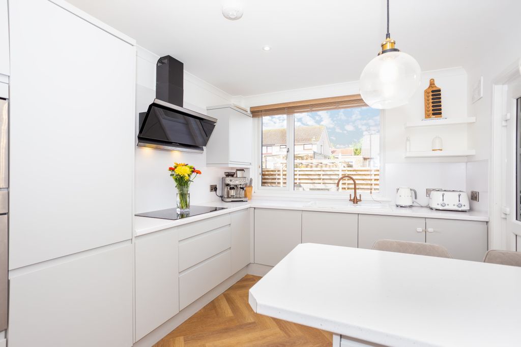 Property photo 3 of 42 Kitchen/Breakfast Room