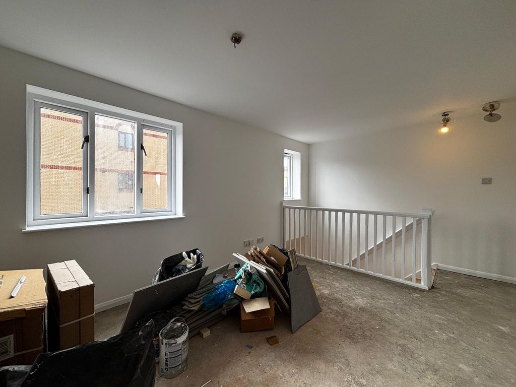 Property photo 3 of 6 Bright And Airy Upstairs Landing With Potential...