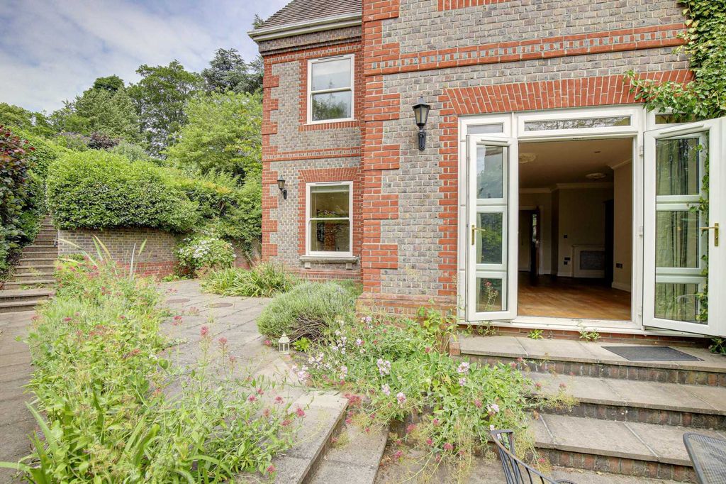 Property photo 2 of 21
