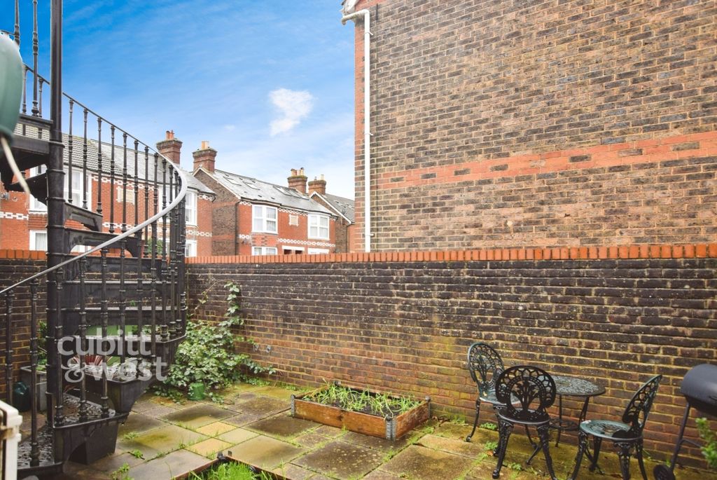 Property photo 1 of 11 Garden
