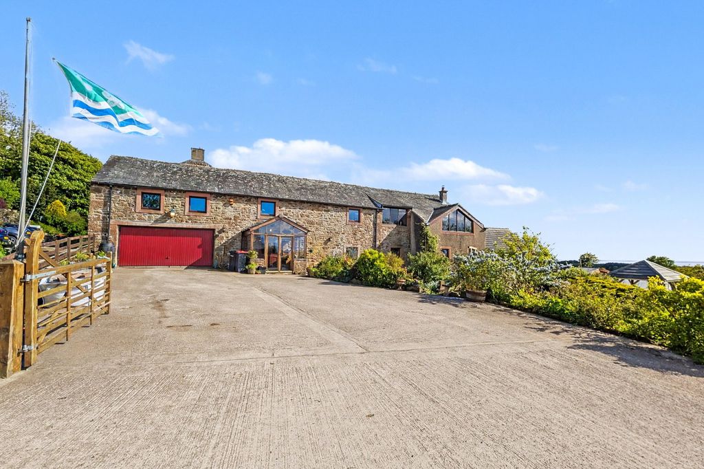 Property photo 2 of 32
