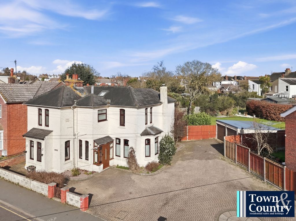 Property photo 2 of 32 Ladysmith Avenue