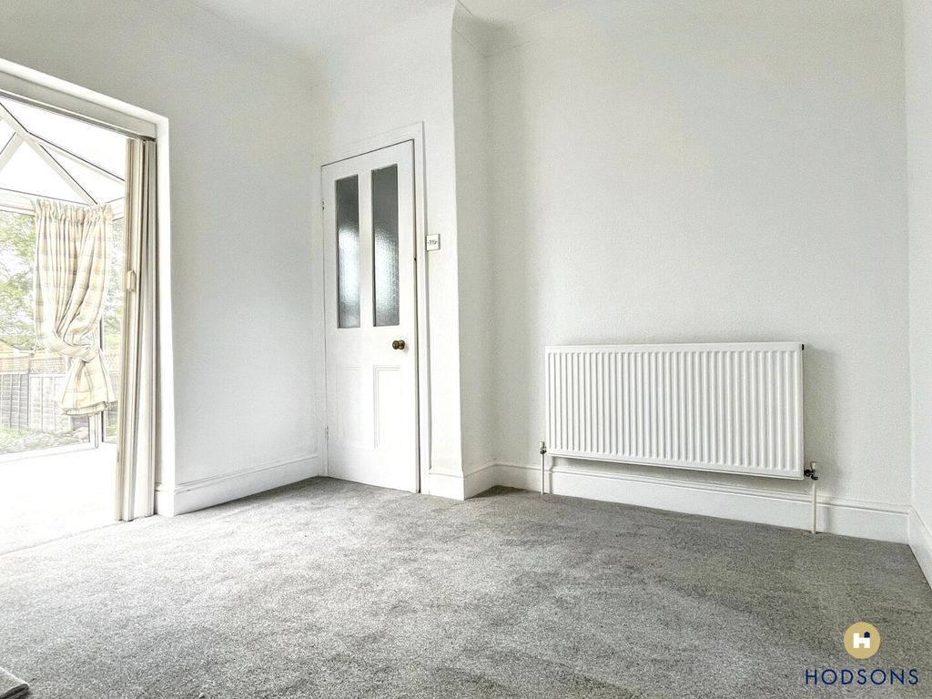 Property photo 3 of 11 Living Room