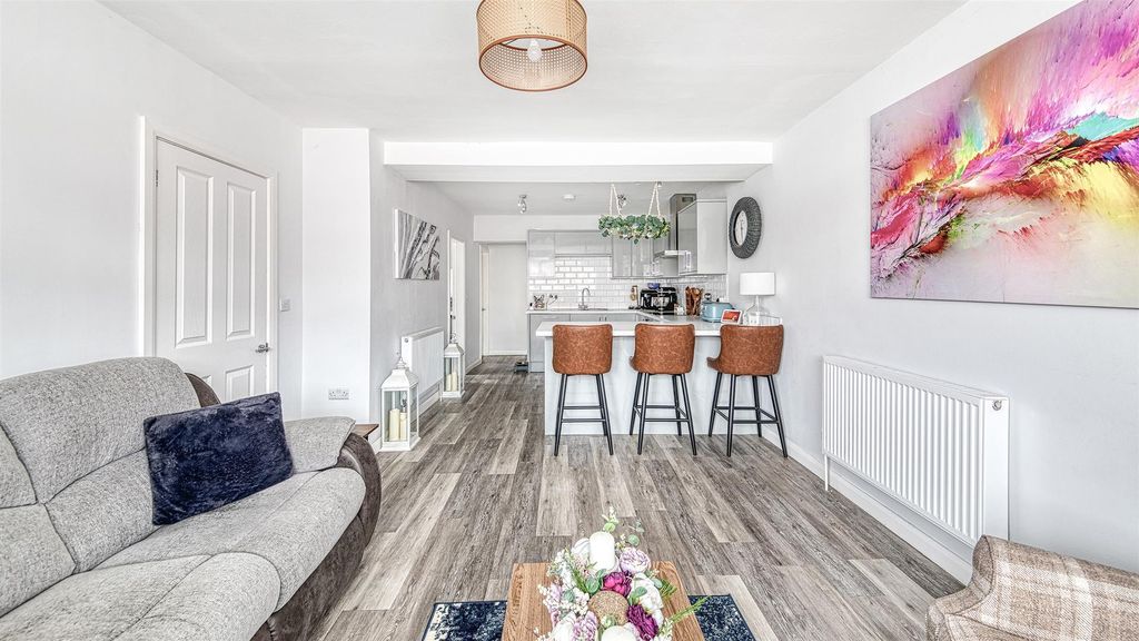 Property photo 2 of 42