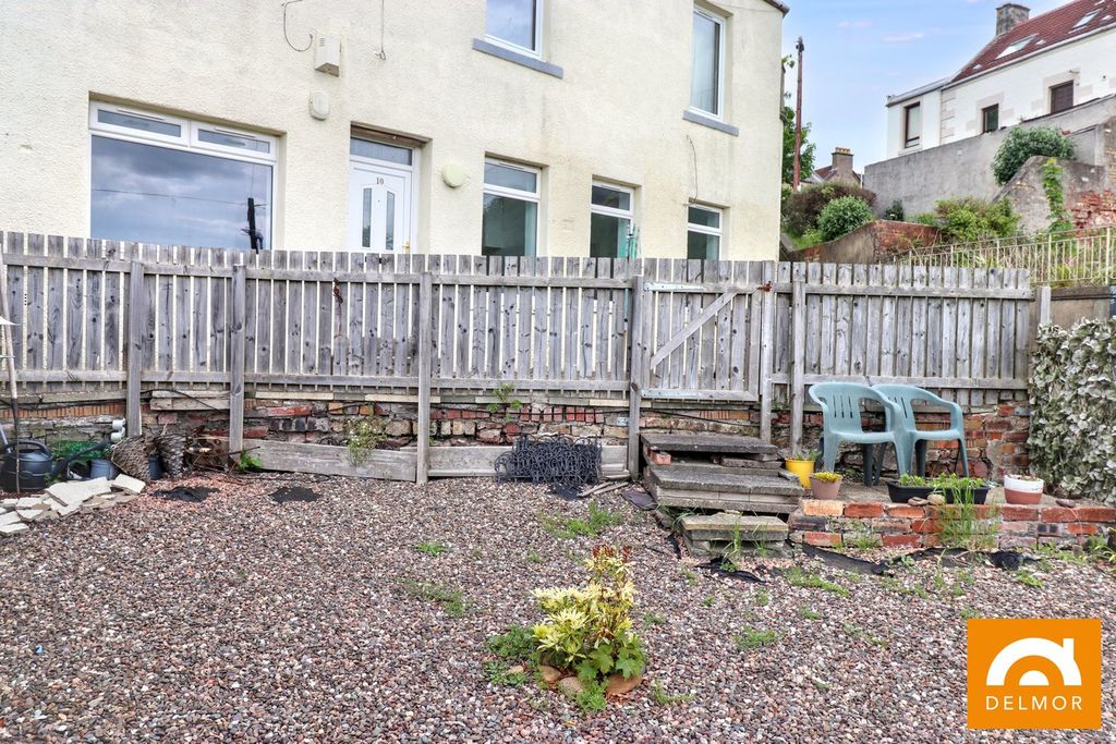 Property photo 2 of 18