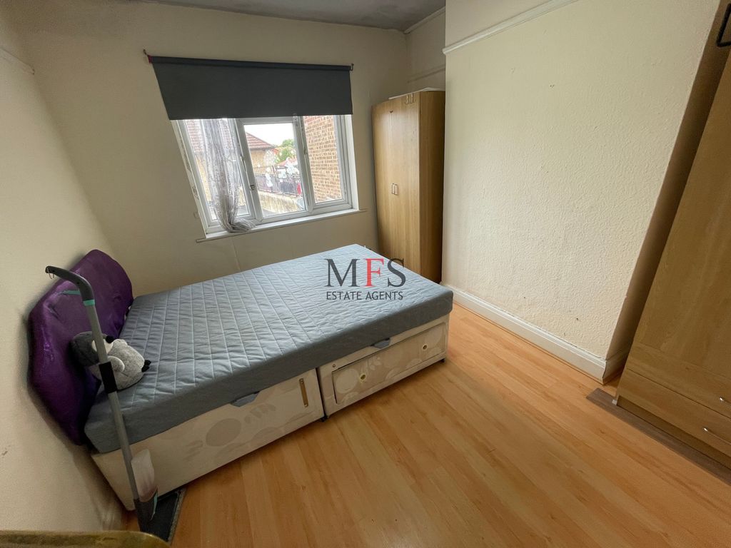 Property photo 1 of 11 Photo 6