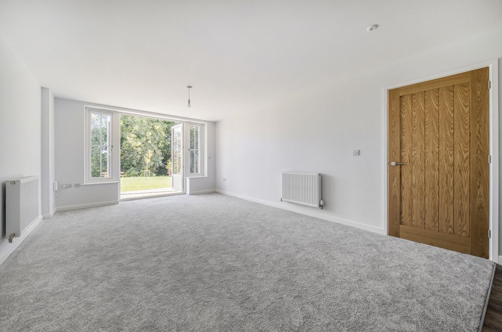 Property photo 2 of 21 1348869-14-68Bea6...