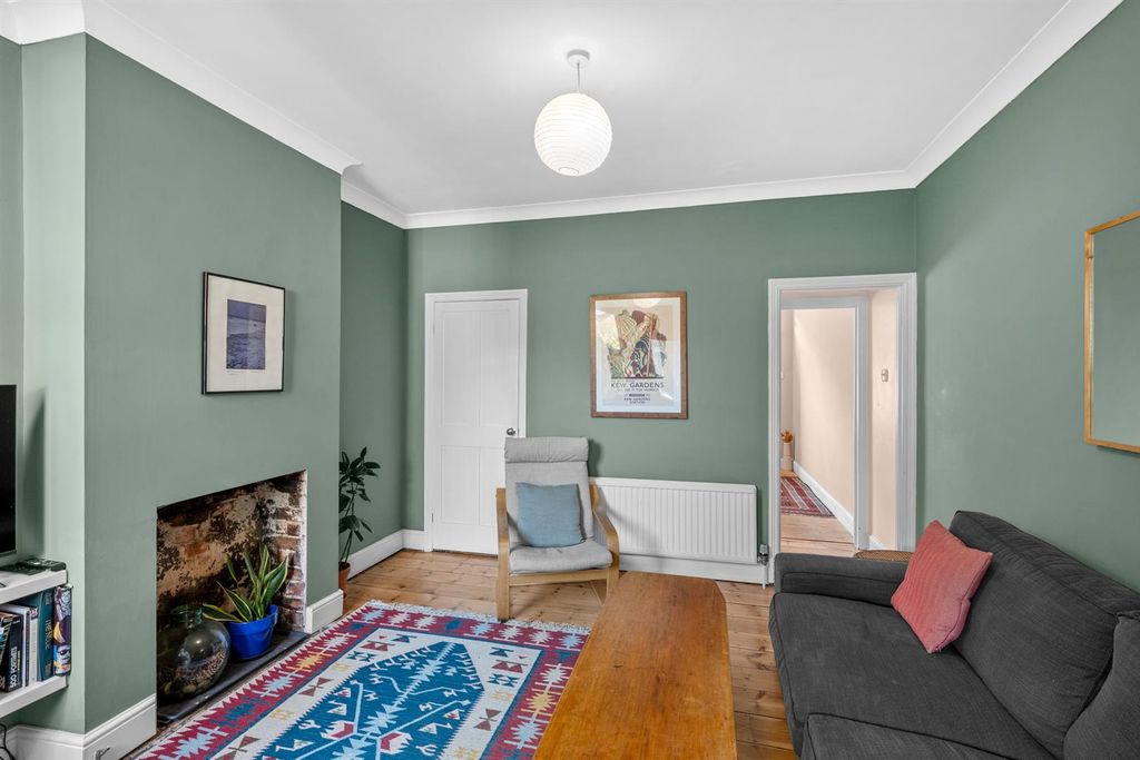 Property photo 2 of 19 41-Lincolnst-011.Jpg