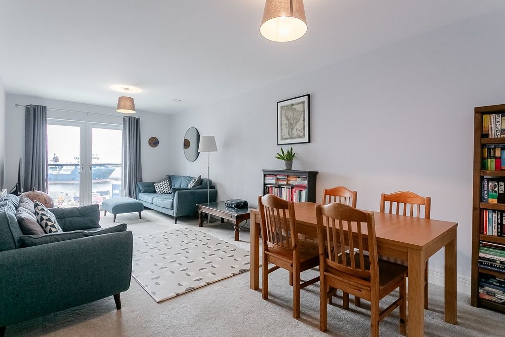 Property photo 2 of 28