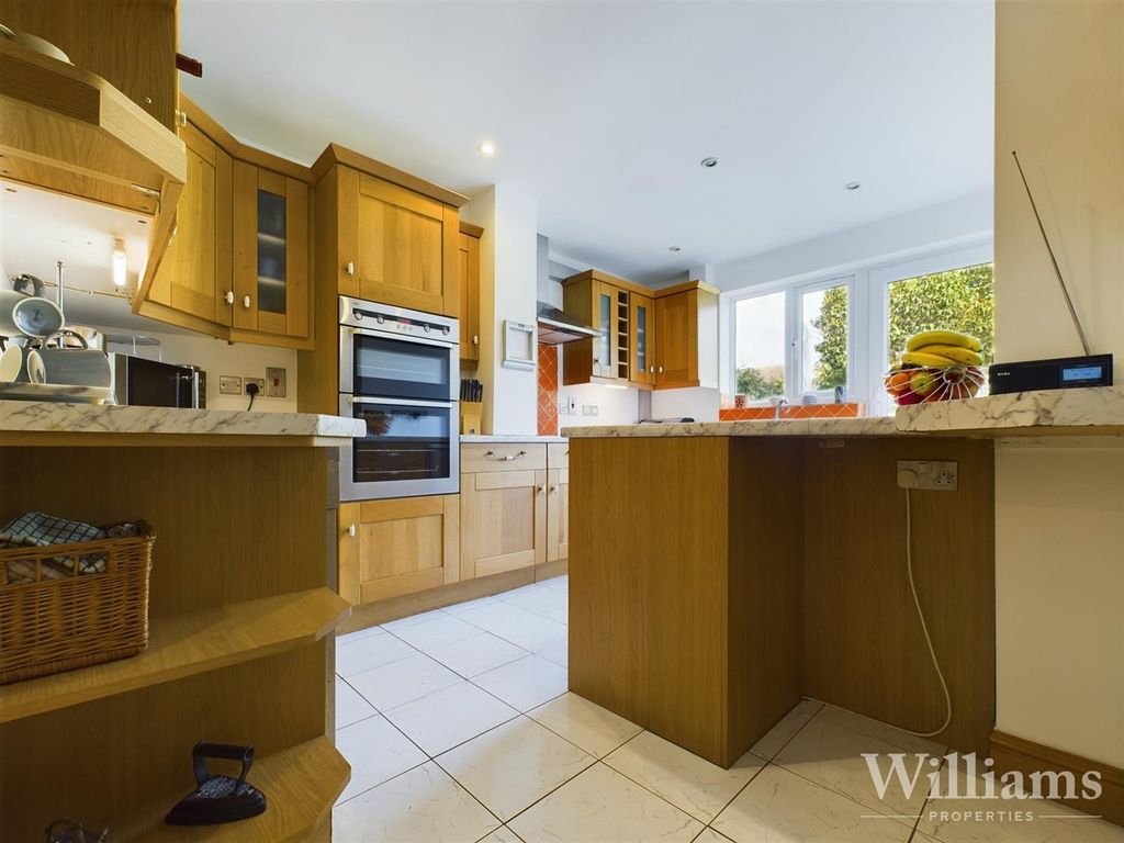 Property photo 3 of 25 Cam02962G0-Pr0175-Still015.Jpg