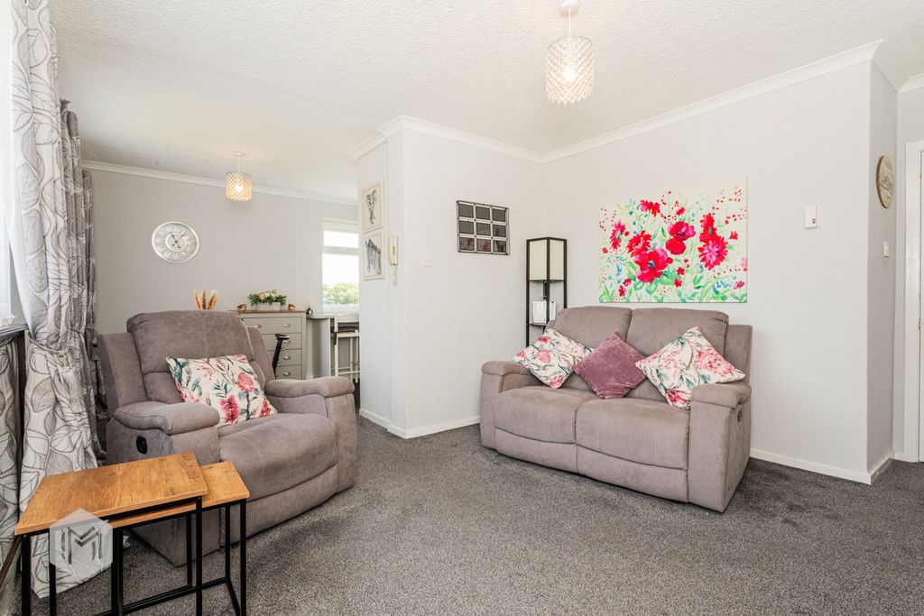 Property photo 3 of 18 Picture No. 06