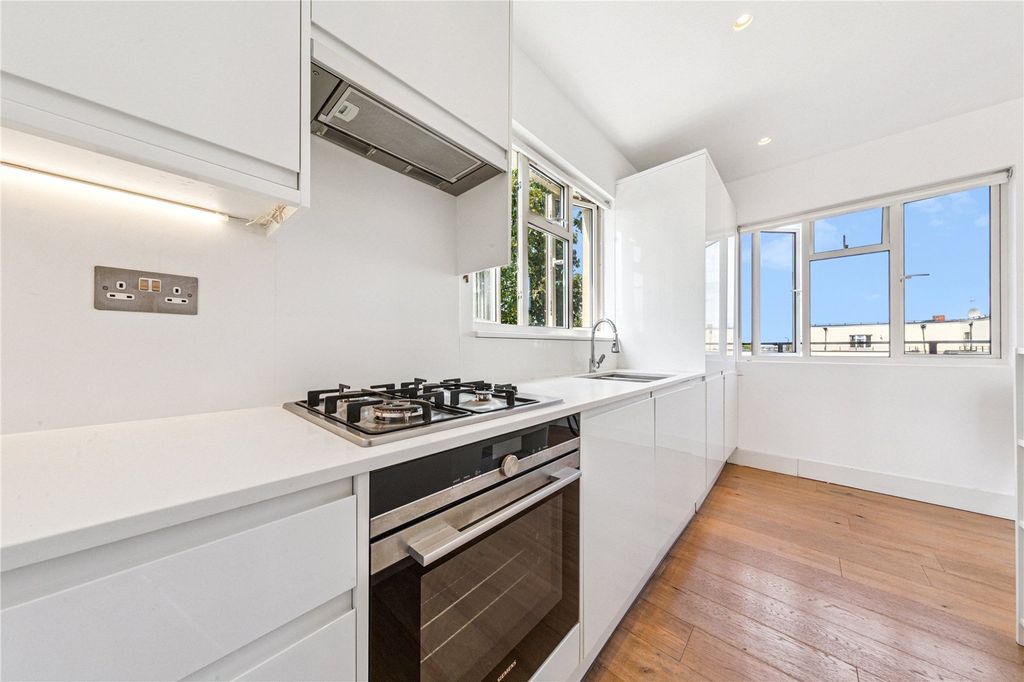 Property photo 2 of 11 Kitchen