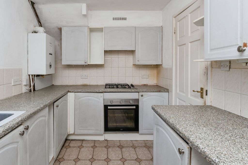 Property photo 3 of 18 Pbox-Img.Jpg