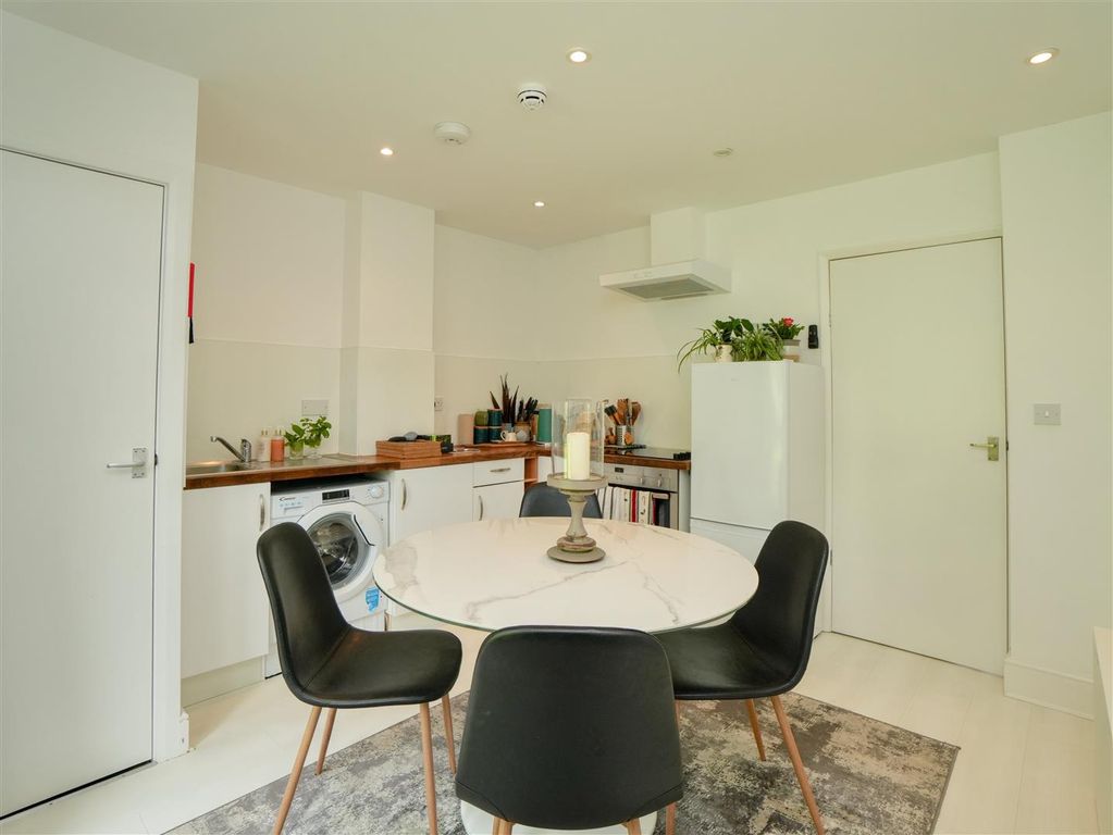 Property photo 3 of 12 Kitchen