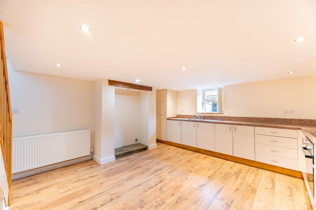 Property photo 3 of 20 Dining Kitchen