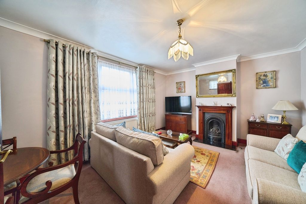 Property photo 3 of 20 Pbox-Img.Jpg