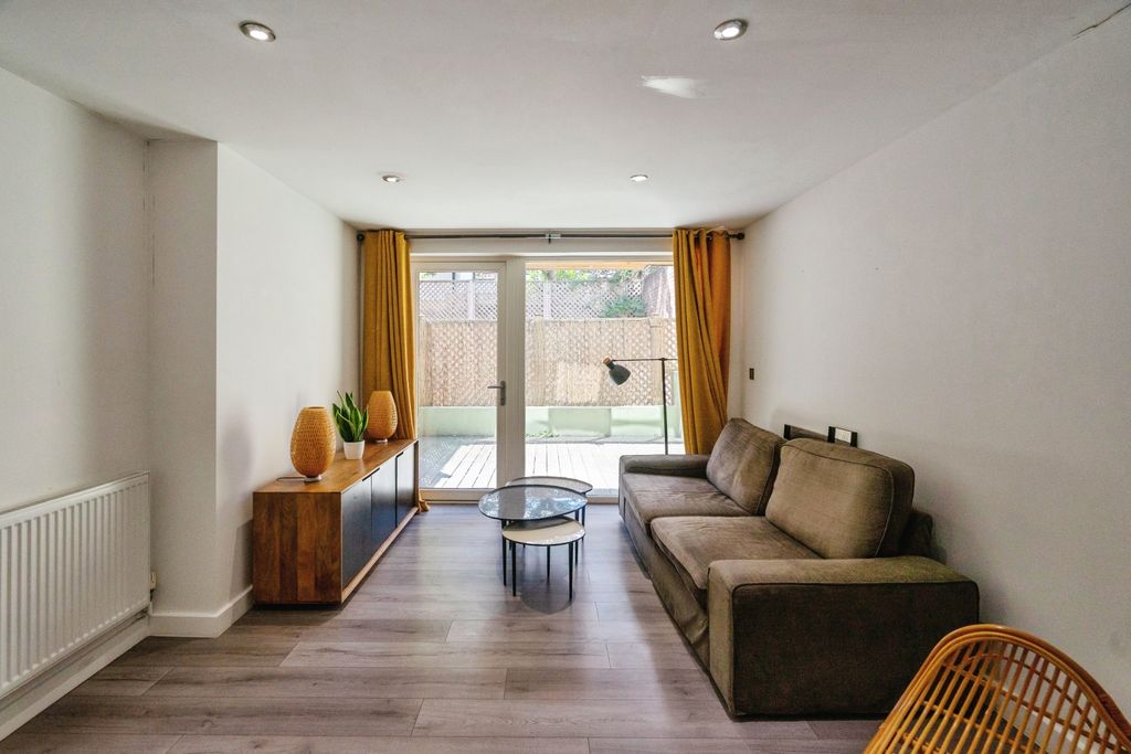 Property photo 3 of 20 Lounge/Dining Room