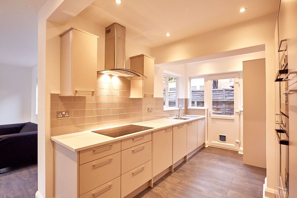 Property photo 3 of 8 Photo 02