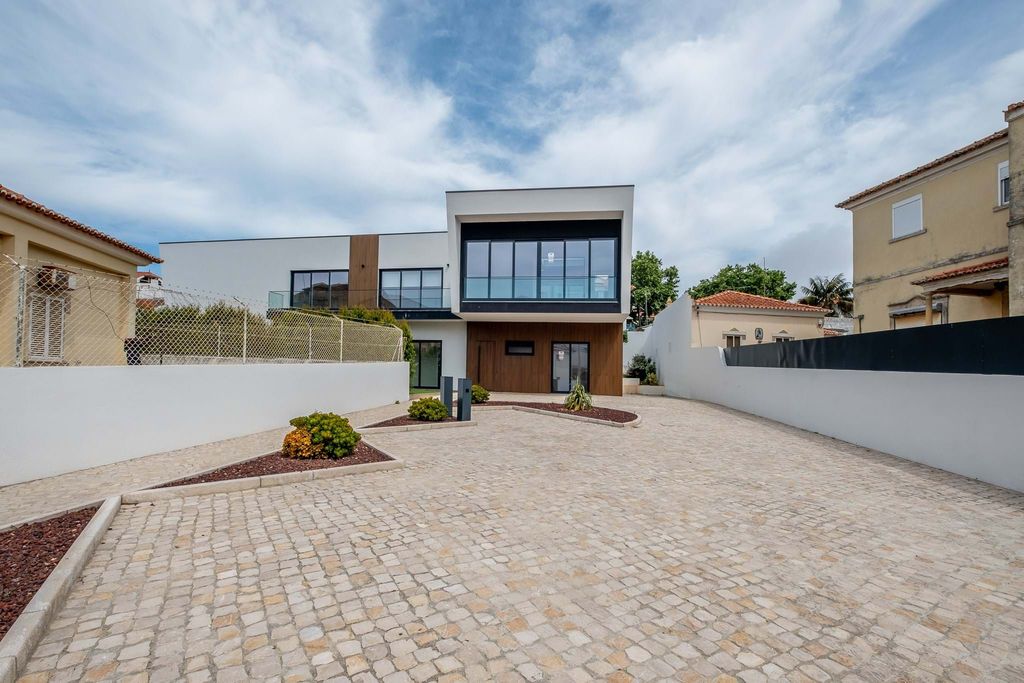 Property photo 3 of 81