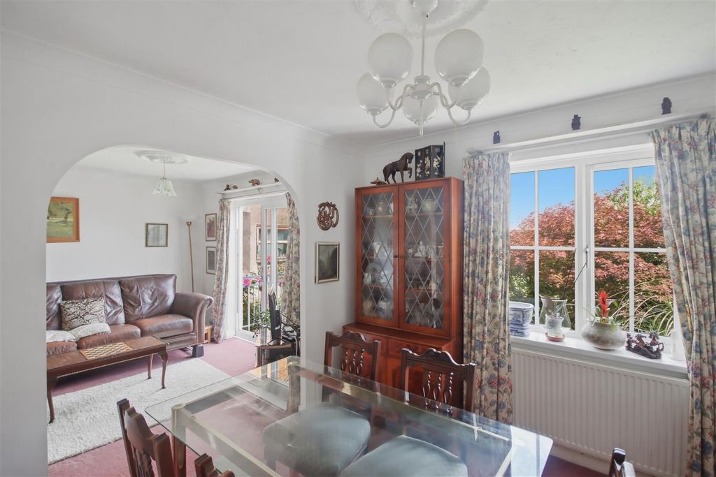 Property photo 2 of 19 Dinning Room