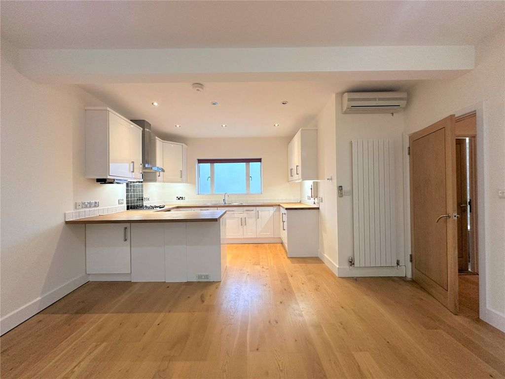 Property photo 2 of 9 Picture No. 26