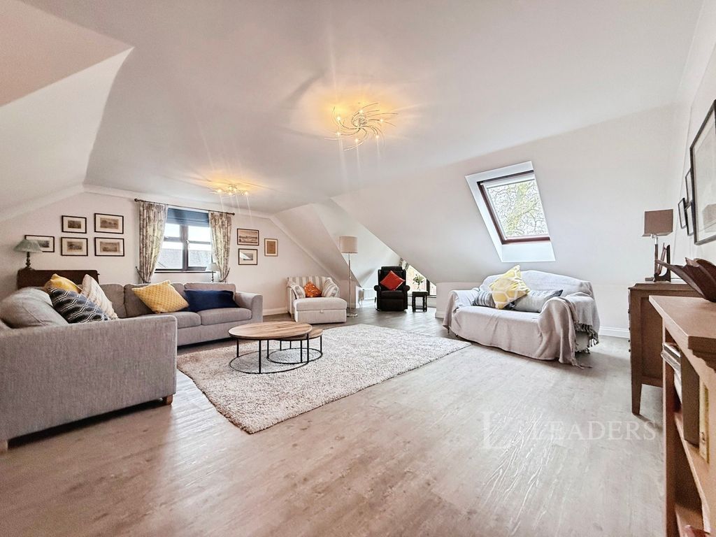 Property photo 2 of 19 Pbox-Img.Jpg